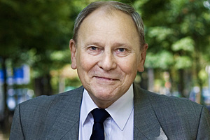 © CNRS Photothèque / Frederique Plas Portrait of Gérard Férey